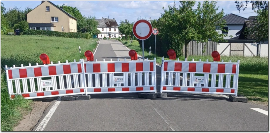 Sperrung der L205 zwischen Dommershausen und Dorweiler In einer Besprechung Ende März in Dommershausen wurde mir vom LBM Bad Kreuznach versprochen, dass die Sperrung der L205 zwischen Dommershausen und Dorweiler in unserem Amtsblatt rechtzeitig bekannt gegeben wird.